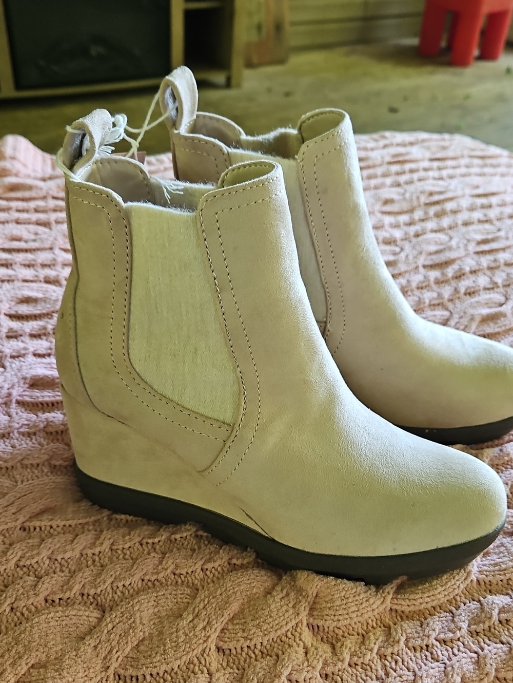 Serra Womens Cream Wedge Ankle Booties 8